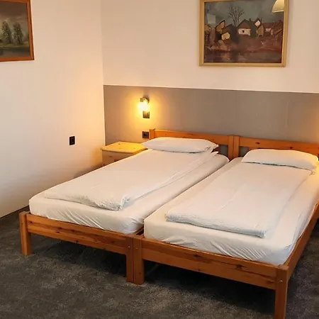 Erdoalja Vendeghaz Apartment